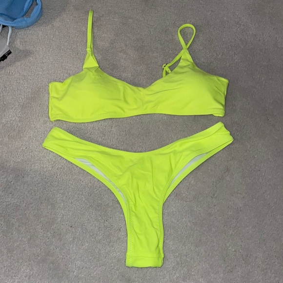 Neon Yellow bikini - Picture 1 of 3